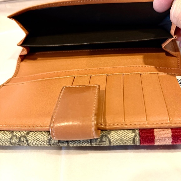 Beautiful Gucci Double Sided Long Wallet Featuring The Signature GG Monogram - Picture 8 of 9